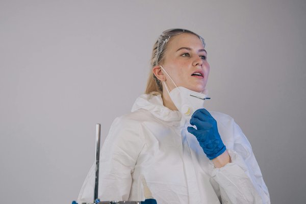 Pilotez votre assurance vie en ligne : atouts et pièges à éviter